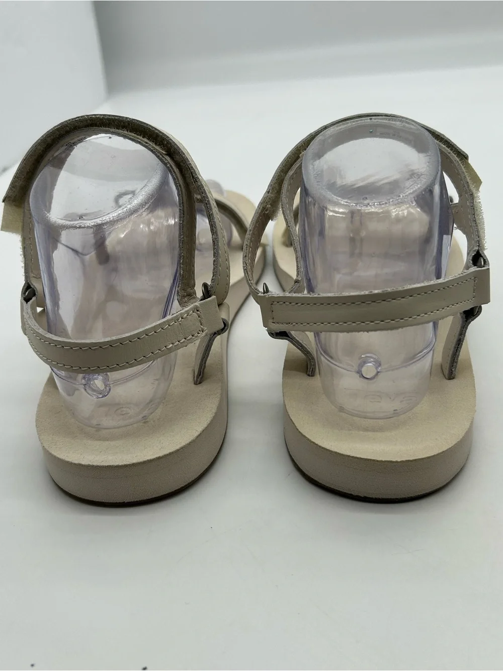Teva Women’s Universal Slim Leather Beige Strappy Sandals size 8W NWOT
